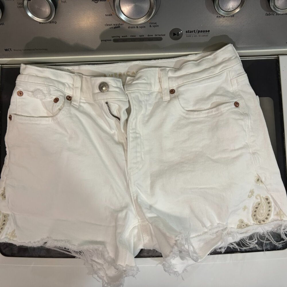 American Eagle AE Stretch Low-Rise Ex-Boyfriend Denim Short - Size 2 - White - Picture 2 of 13